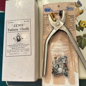 Vintage Bundle “JEMS” Tailors Chalk (50 pieces) & Dritz Gripper Plier Kit